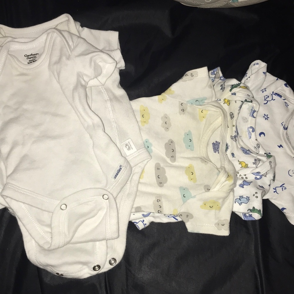 Baby onsies NB Carter’s & Gerber